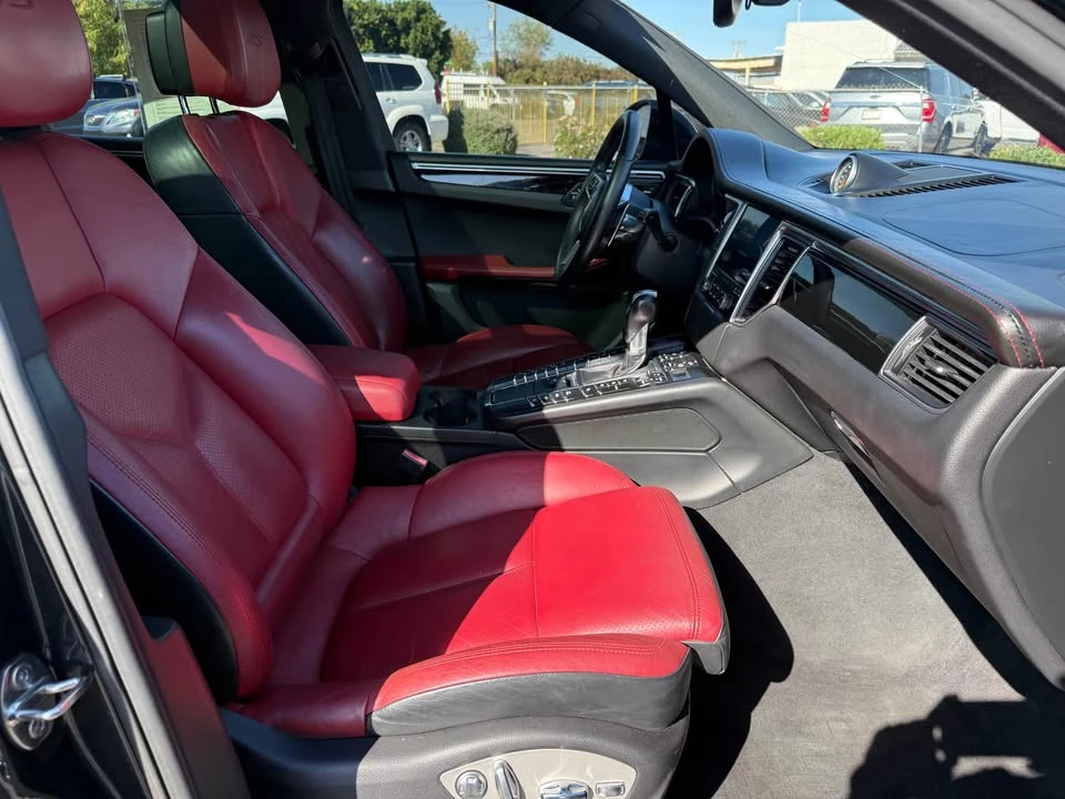 2018 Porsche Macan - Image 16 of 20
