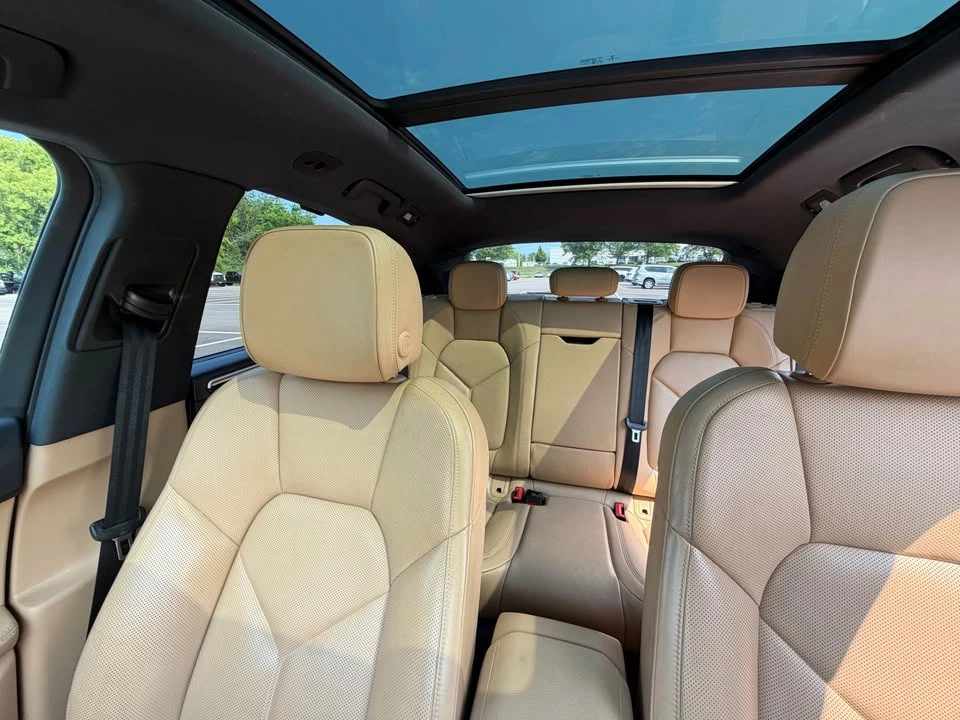 2018 Porsche Macan - Image 8 of 11