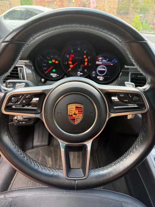 2018 Porsche Macan - Image 8 of 13