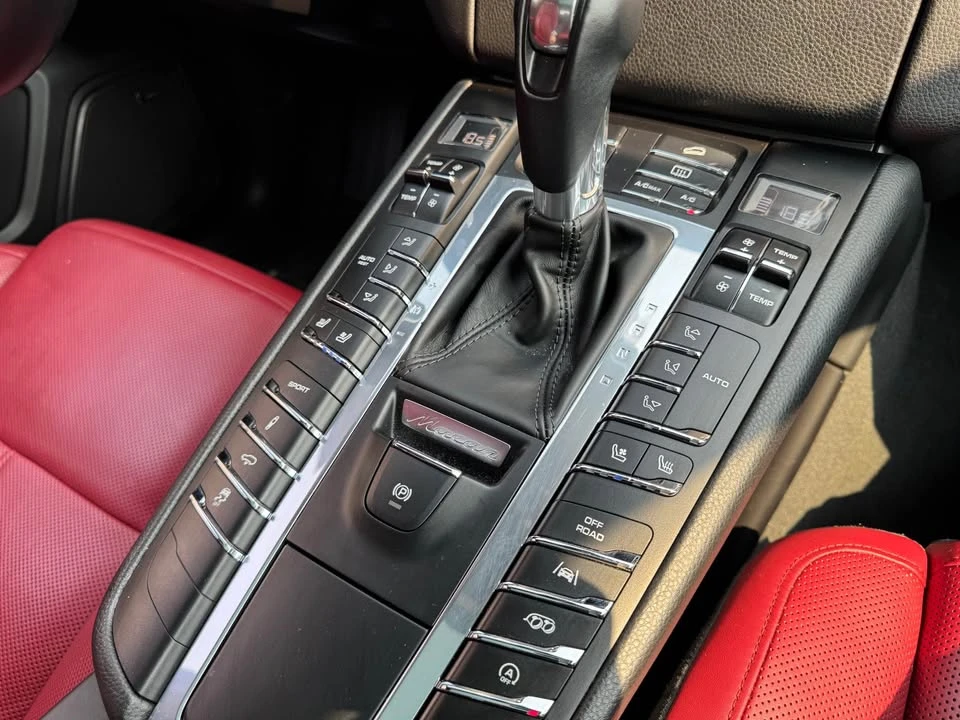2018 Porsche Macan - Image 6 of 18