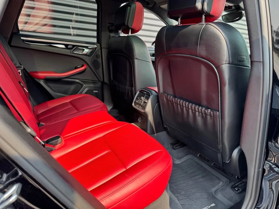 2018 Porsche Macan - Image 13 of 18