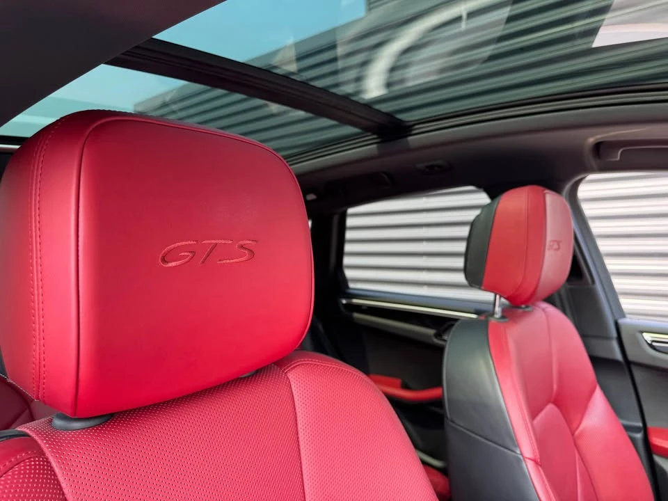 2018 Porsche Macan - Image 11 of 18