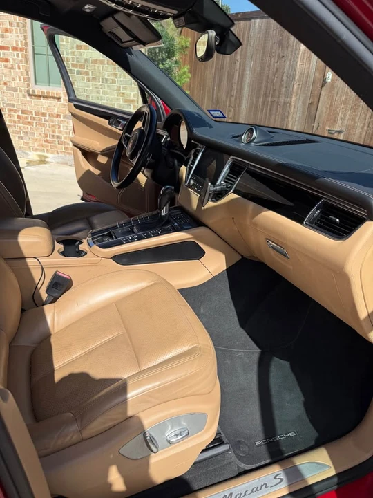 2018 Porsche Macan - Image 15 of 17