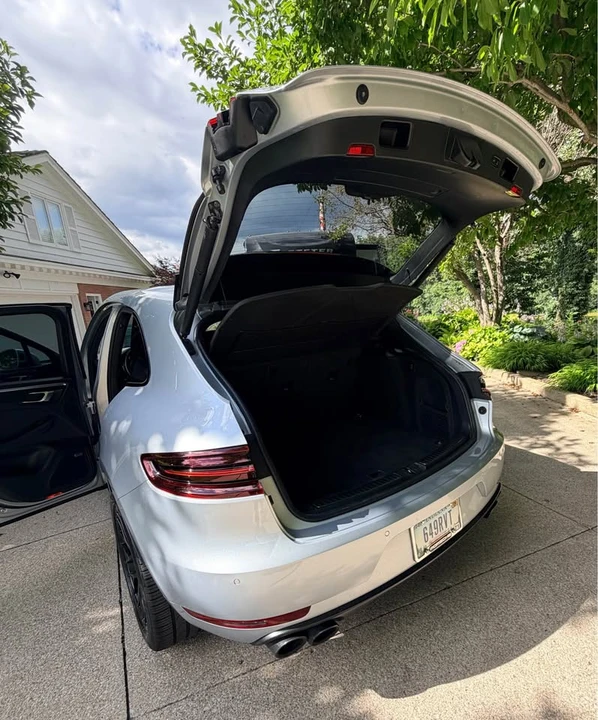 2018 Porsche Macan - Image 15 of 17