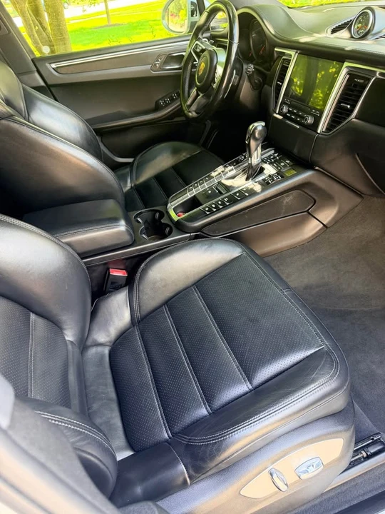 2018 Porsche Macan - Image 12 of 17
