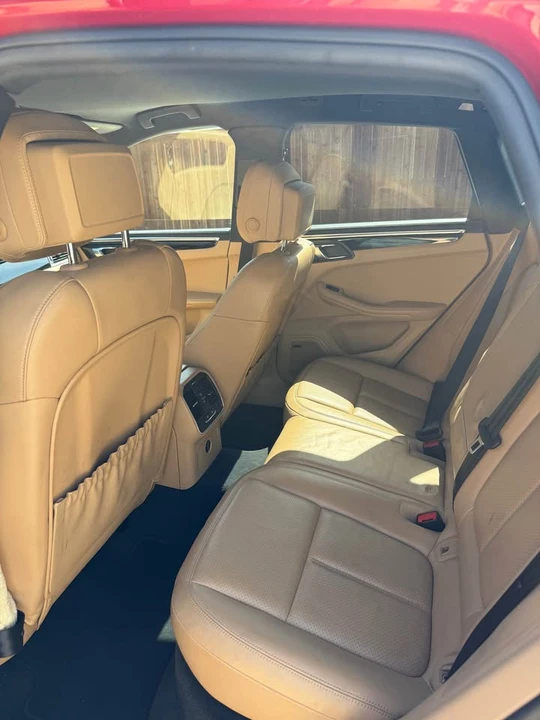 2018 Porsche Macan - Image 16 of 17