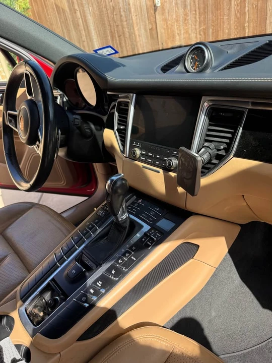2018 Porsche Macan - Image 14 of 17