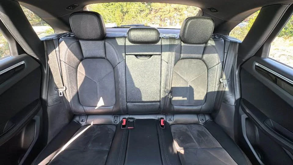 2018 Porsche Macan - Image 9 of 10