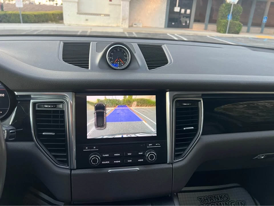 2018 Porsche Macan - Image 16 of 20