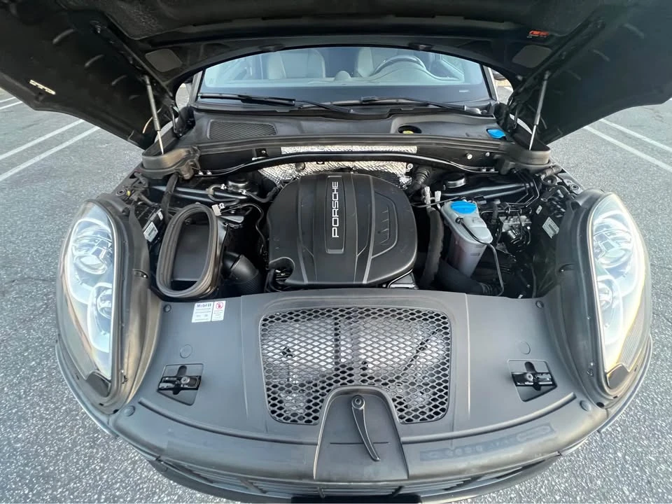 2018 Porsche Macan - Image 18 of 20