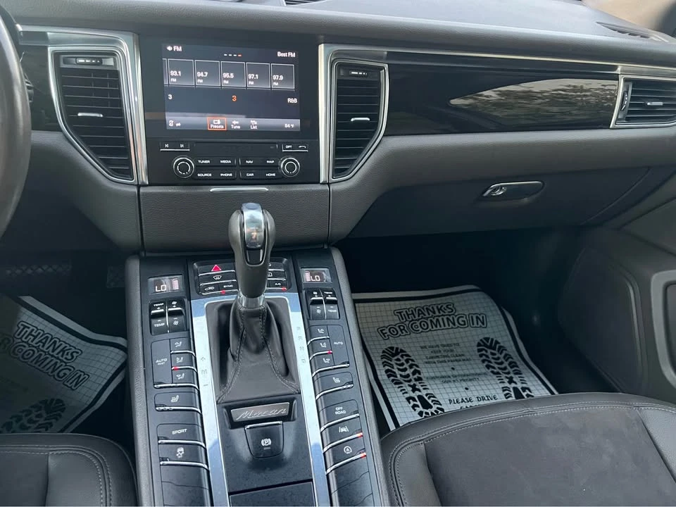 2018 Porsche Macan - Image 17 of 20