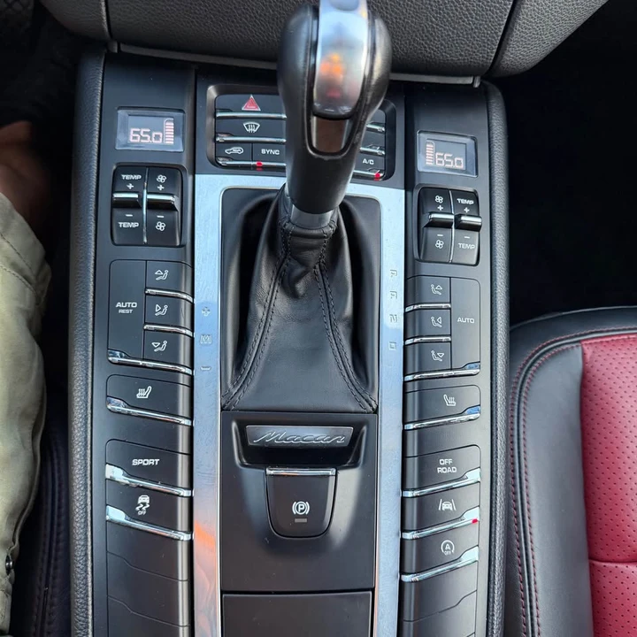 2018 Porsche Macan - Image 11 of 18