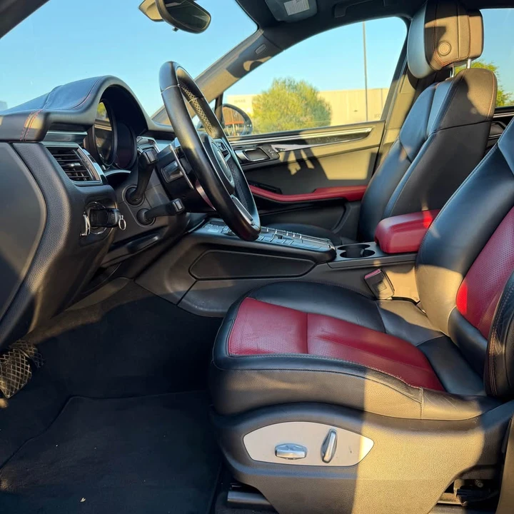 2018 Porsche Macan - Image 17 of 18