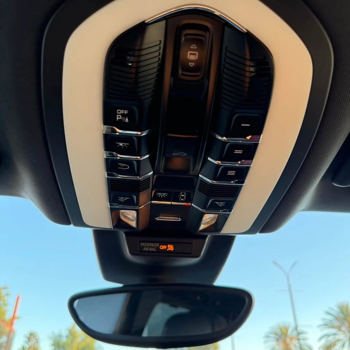 2018 Porsche Macan - Image 13 of 18