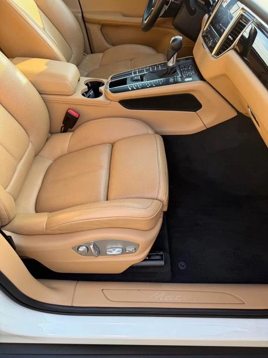 2018 Porsche Macan - Image 11 of 20