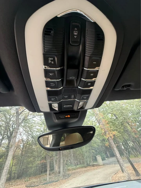 2018 Porsche Macan - Image 10 of 18
