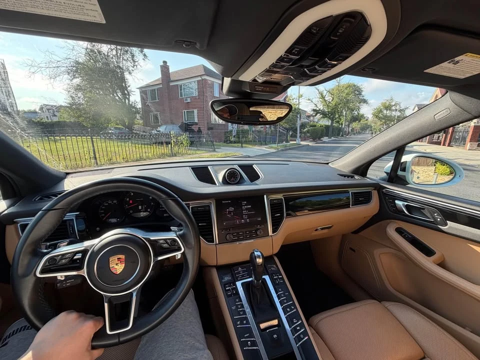 2018 Porsche Macan - Image 16 of 20