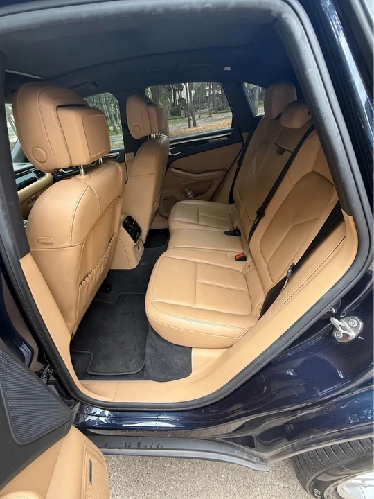 2018 Porsche Macan - Image 12 of 18