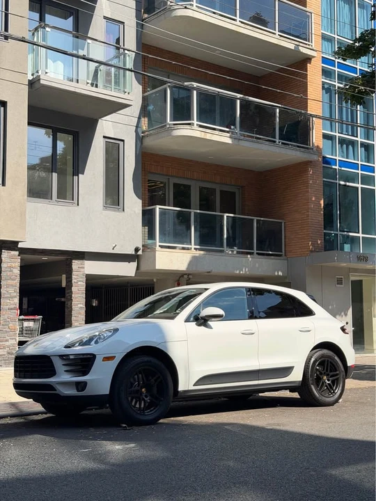2018 Porsche Macan - Image 19 of 20