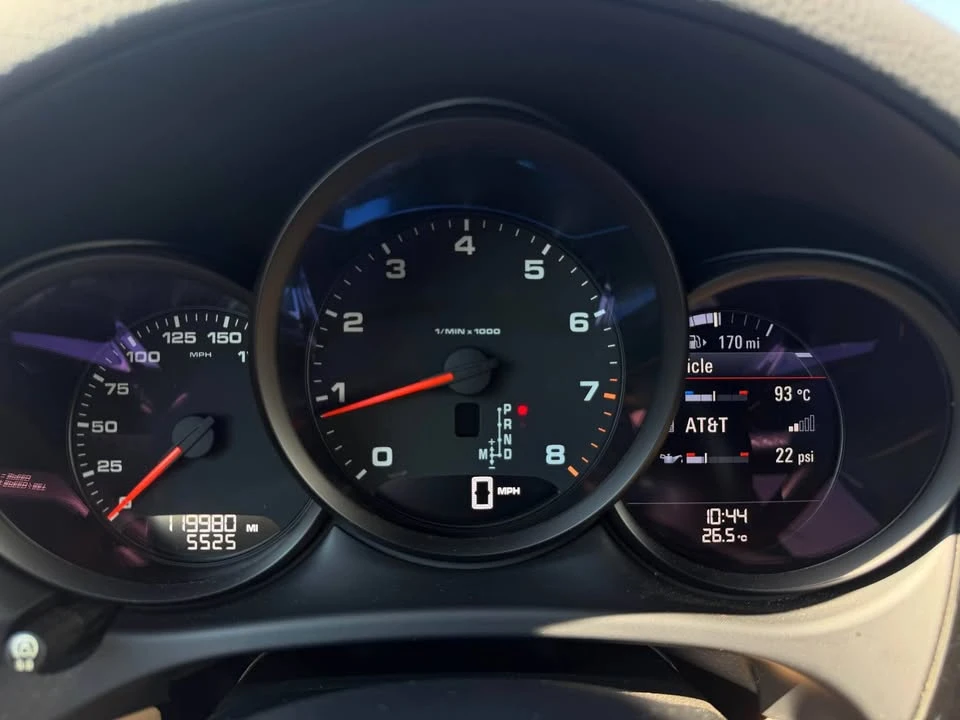 2018 Porsche Macan - Image 18 of 20