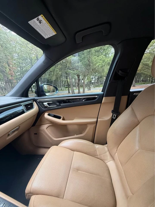 2018 Porsche Macan - Image 9 of 18