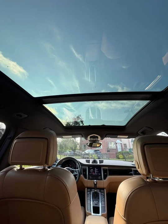 2018 Porsche Macan - Image 12 of 20