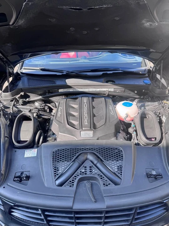 2018 Porsche Macan - Image 17 of 20