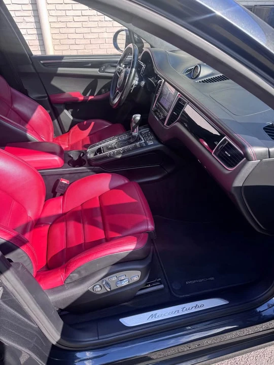 2018 Porsche Macan - Image 9 of 20