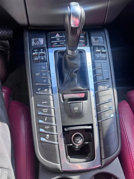 2018 Porsche Macan - Image 13 of 20