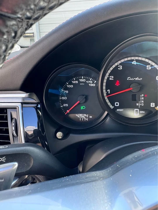 2018 Porsche Macan - Image 15 of 20
