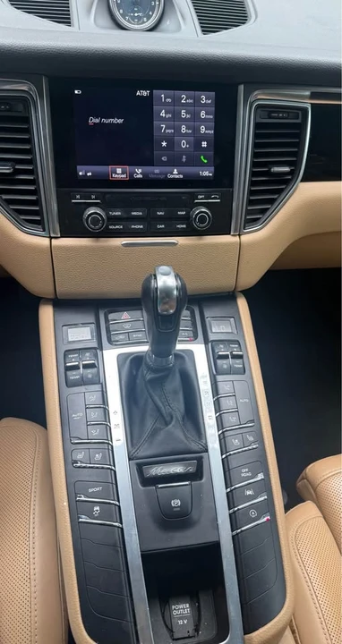 2018 Porsche Macan - Image 8 of 18