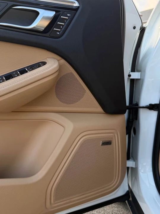 2018 Porsche Macan - Image 14 of 20