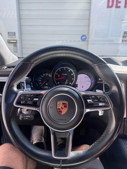 2018 Porsche Macan - Image 16 of 20
