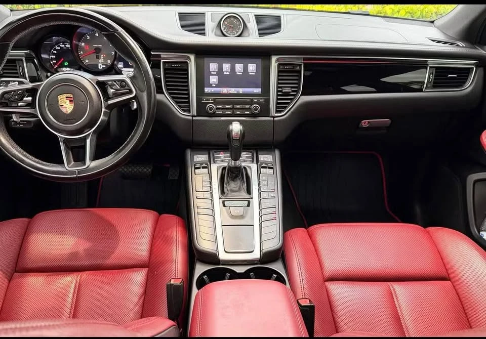2018 Porsche Macan - Image 11 of 14