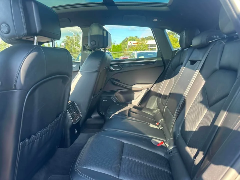 2018 Porsche Macan - Image 8 of 10