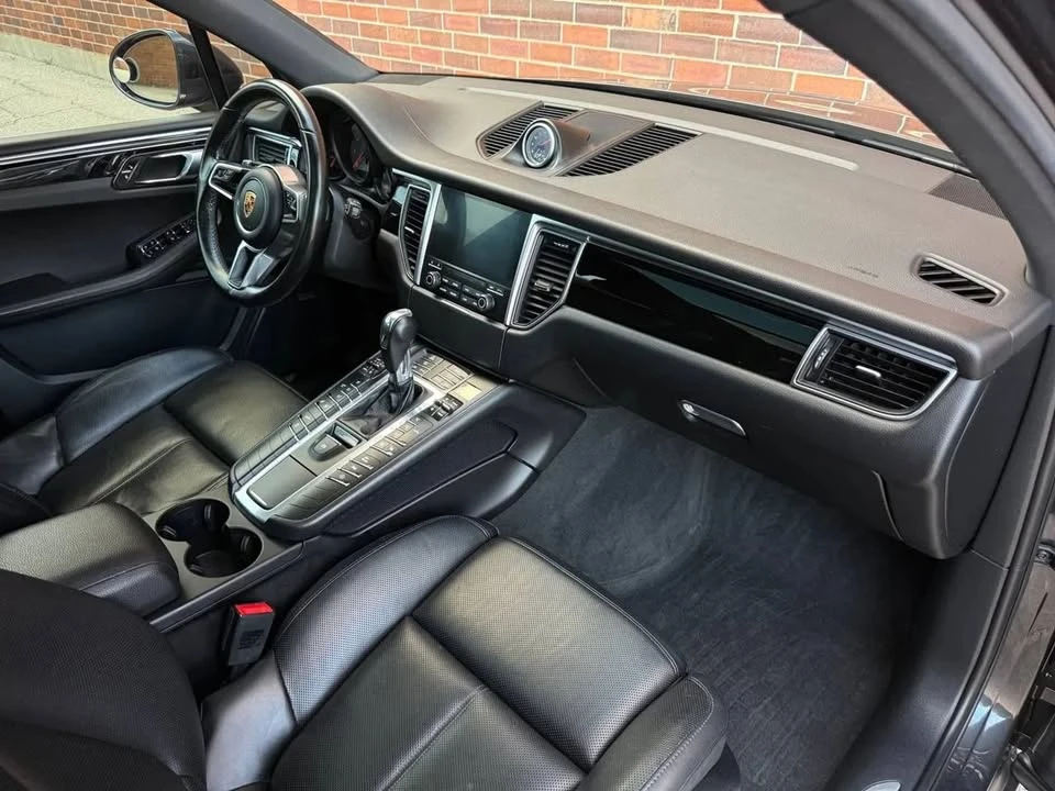2018 Porsche Macan - Image 15 of 20