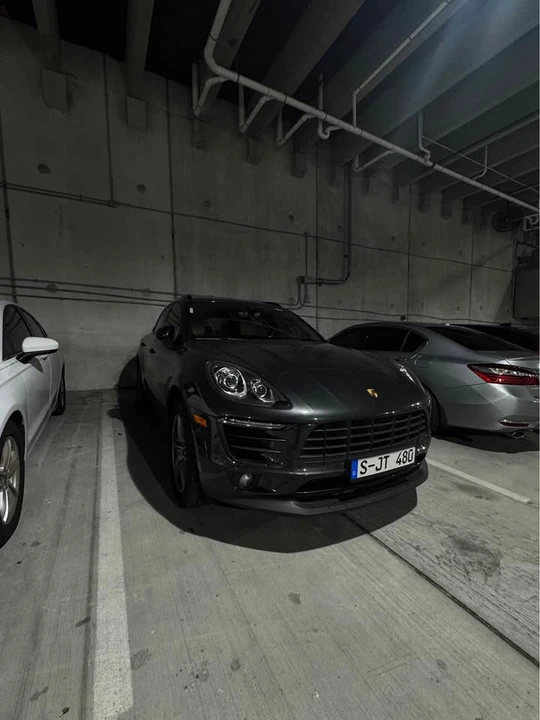 2018 Porsche Macan - Image 3 of 4