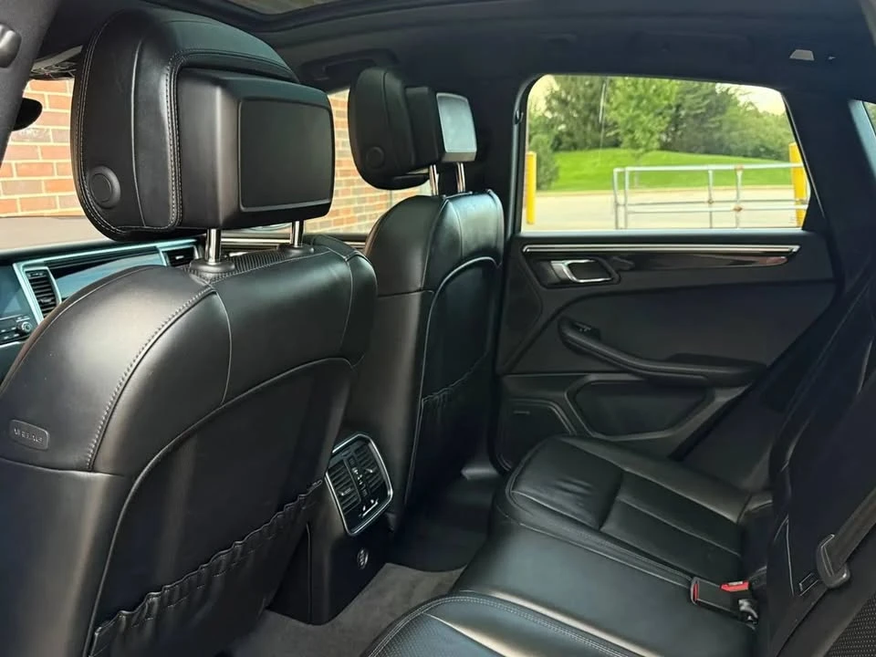 2018 Porsche Macan - Image 16 of 20