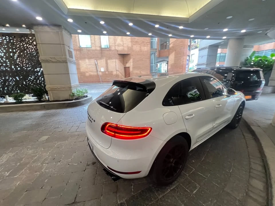 2018 Porsche Macan - Image 2 of 8