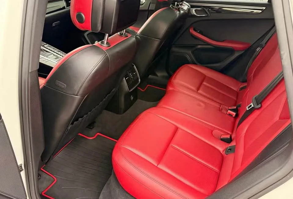 2018 Porsche Macan - Image 11 of 13
