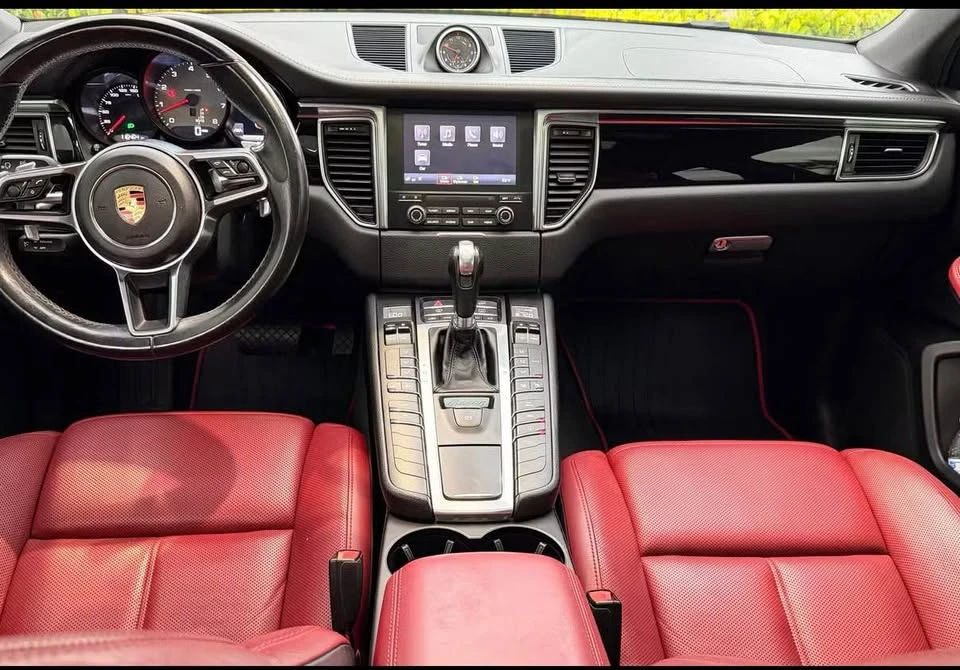 2018 Porsche Macan - Image 9 of 13