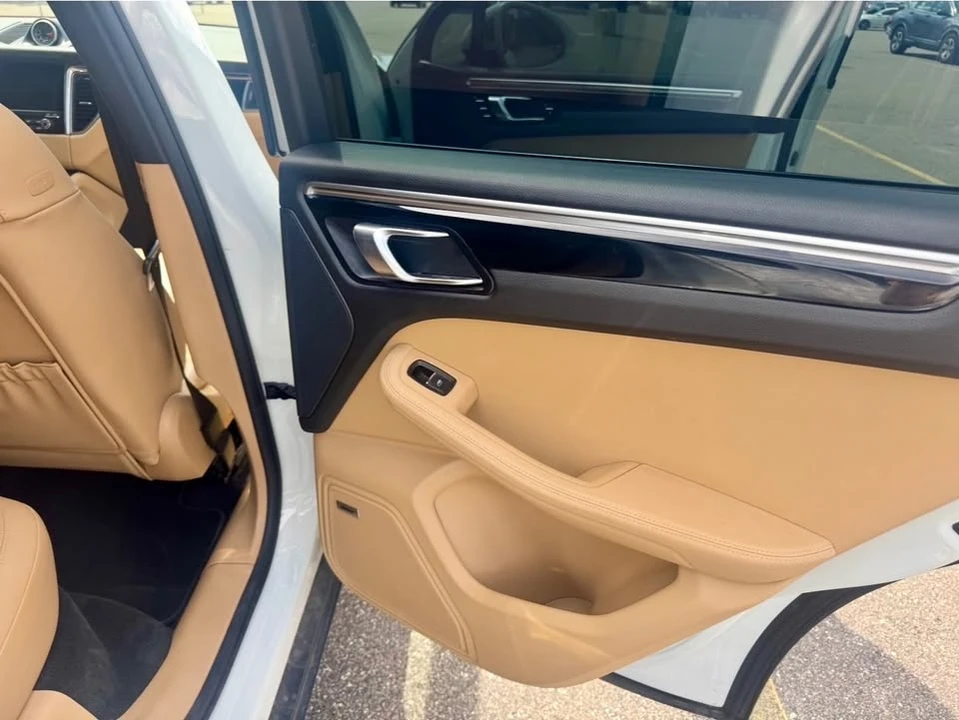 2018 Porsche Macan - Image 11 of 14