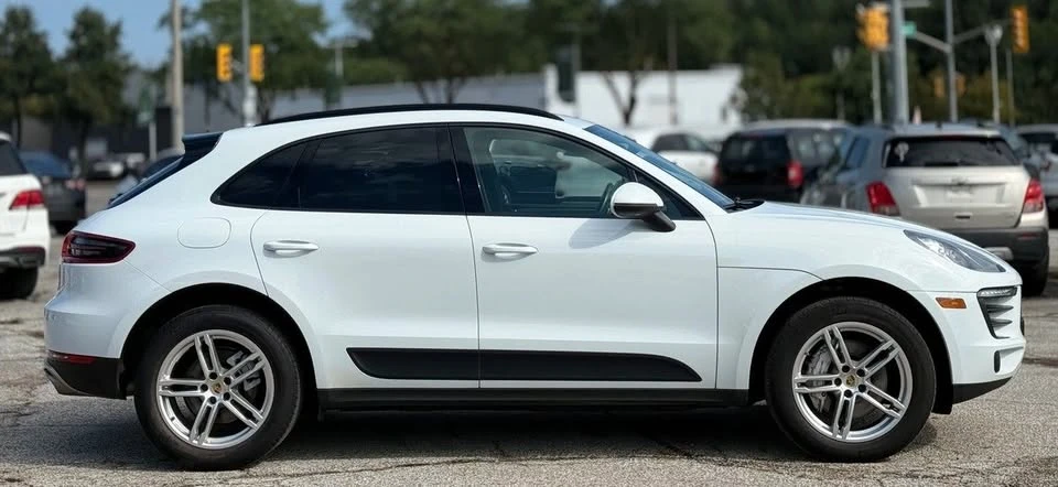 2018 Porsche Macan - Image 2 of 9
