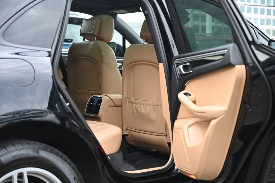 2018 Porsche Macan - Image 13 of 20