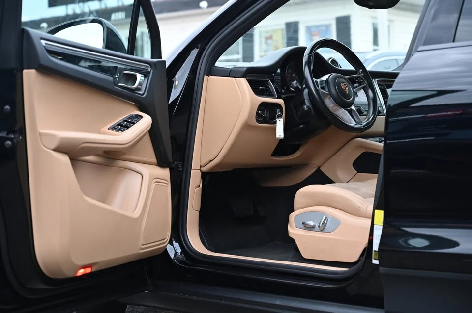 2018 Porsche Macan - Image 9 of 20