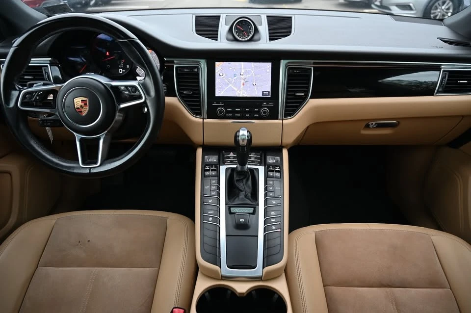2018 Porsche Macan - Image 15 of 20