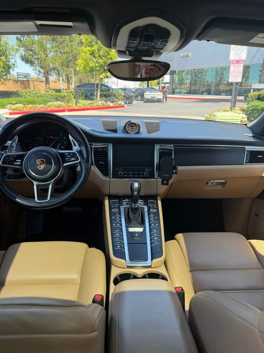 2018 Porsche Macan - Image 18 of 19