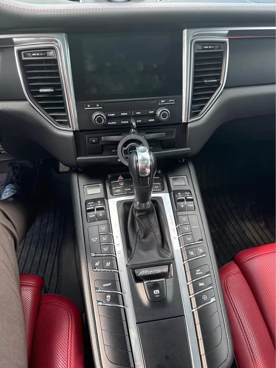 2018 Porsche Macan - Image 6 of 6