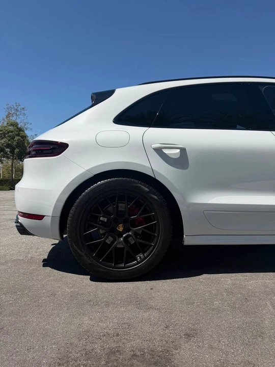 2018 Porsche Macan - Image 15 of 19