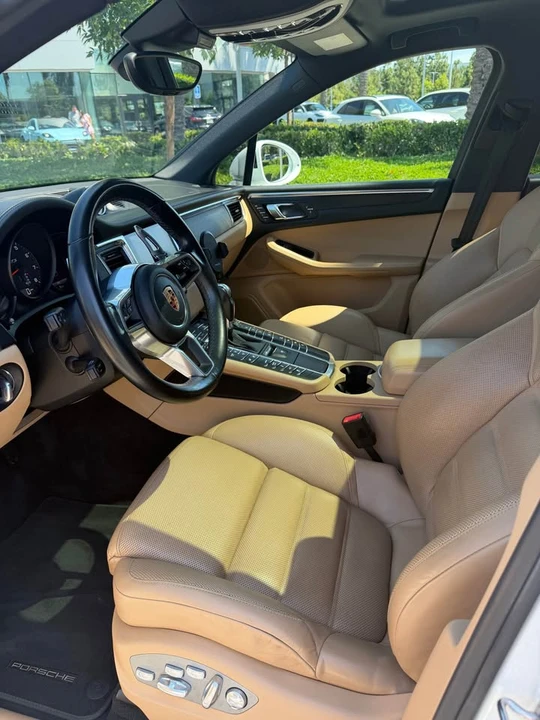 2018 Porsche Macan - Image 14 of 19